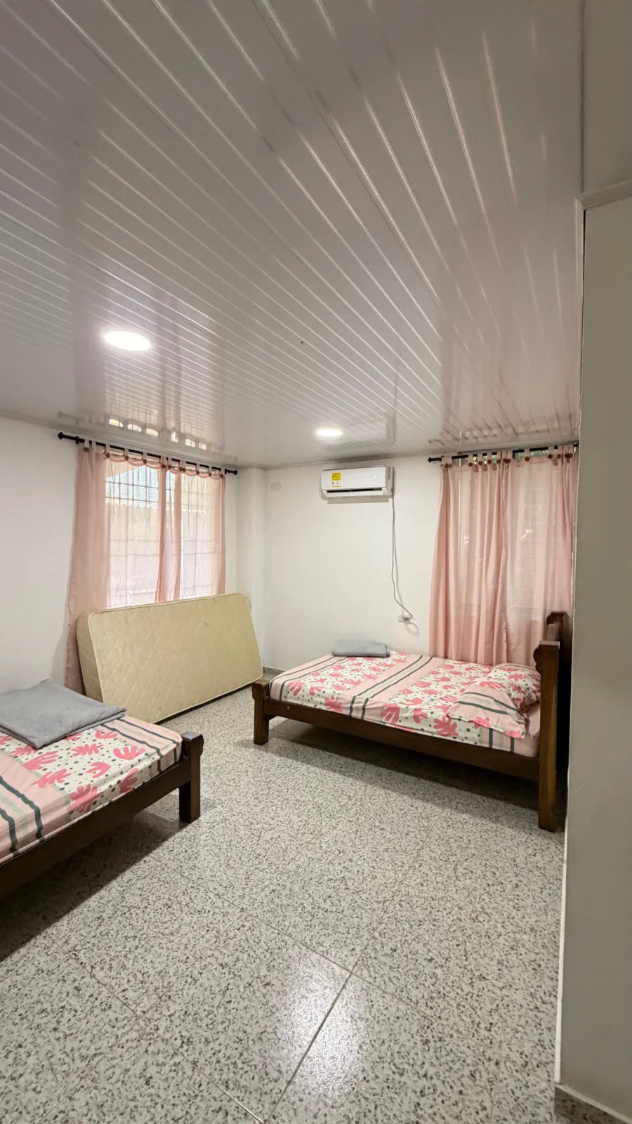 Tonos suaves · dormitorio de La Alborada