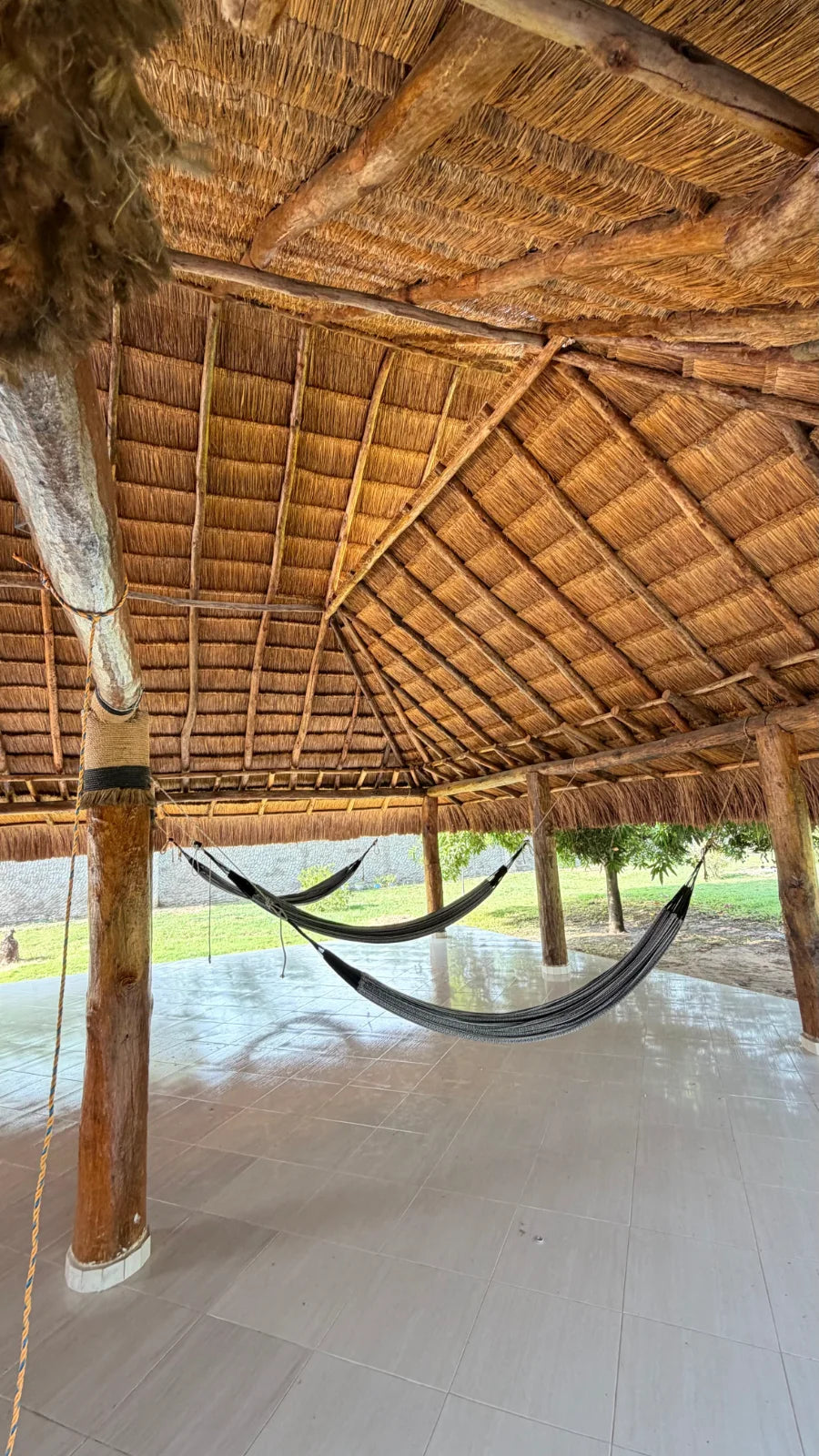 Kiosco y hamacas